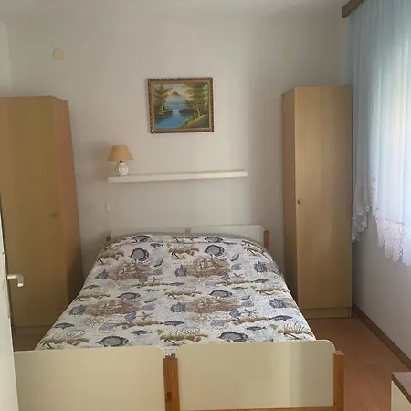 Zlotrg * Vodice